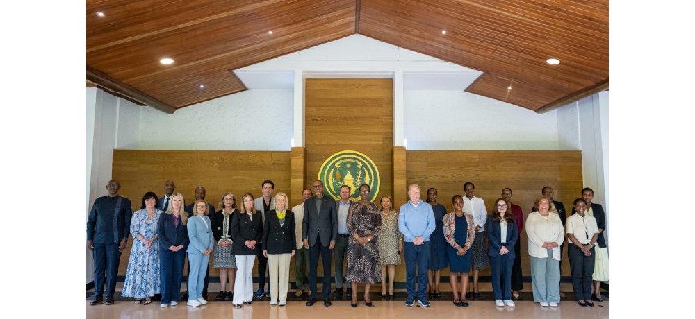 Perezida Kagame na Madamu Jeannette Kagame bakiriye itsinda riyobowe na Francine LeFrak
