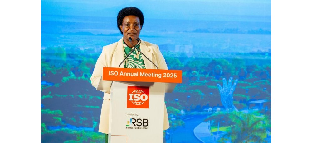 Minisitiri Uwimana yanashimiye ibigo byimakaje ihame ry’uburinganire mu mirimo yabyo ya buri munsi, hagamijwe gushyigikira iterambere ry’umugore.
