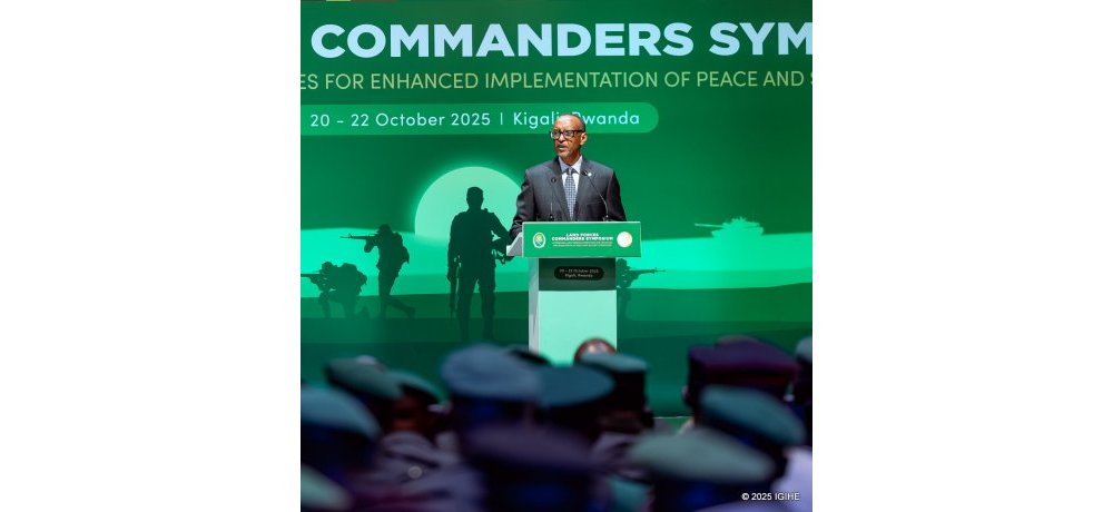 Perezida Kagame yasabye abasirikare gukorana bya hafi n’abaturage