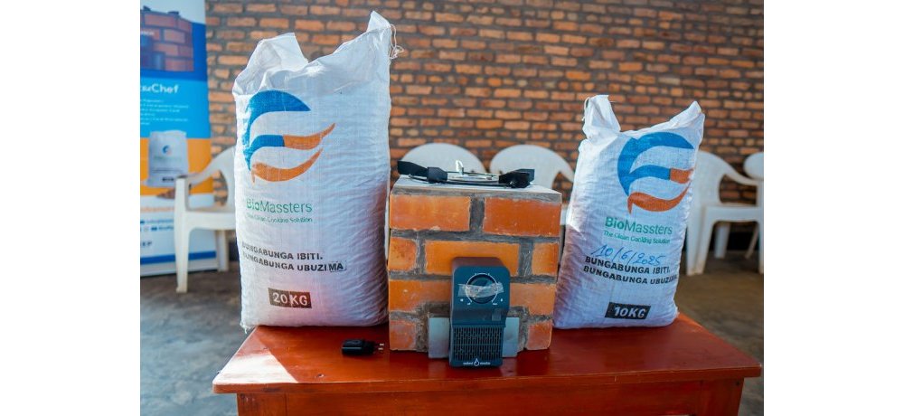 Abaturage bahawe amashyiga ndetse n’ibiro 20 by’ama pelete akoreshwa ku mashyiga ya BioMassters 