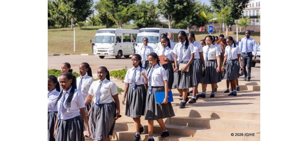 Ntare Louisenlund School yatumiye ibigo bitandukanye hagamijwe gukundisha abakobwa siyansi