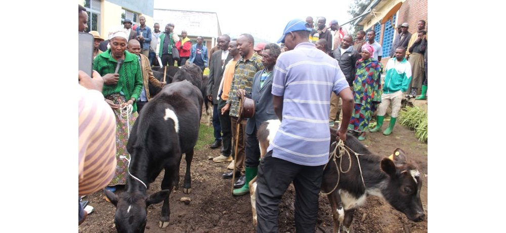 Abo mu murenge wa Kanzenze bakomeje kwitura bagenzi babo 