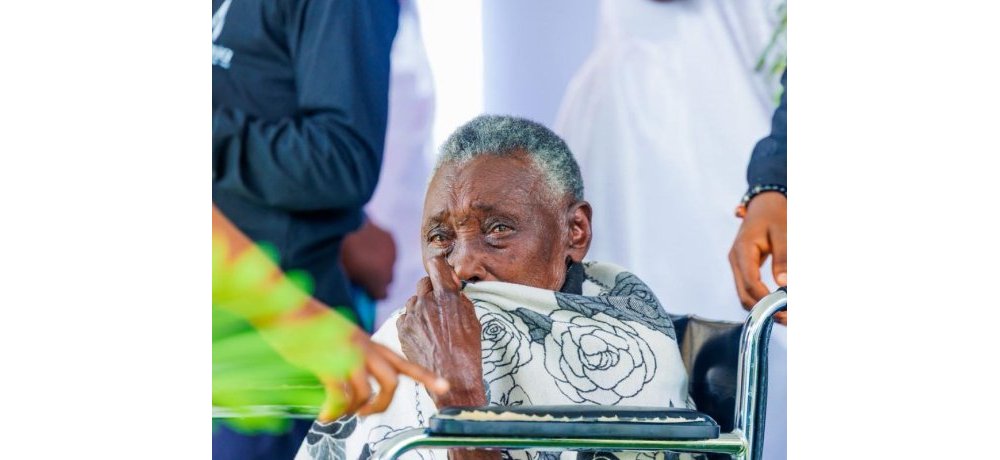 Intwaza yagize amarangamutima ubwo yibukaga abe bazize Jenoside