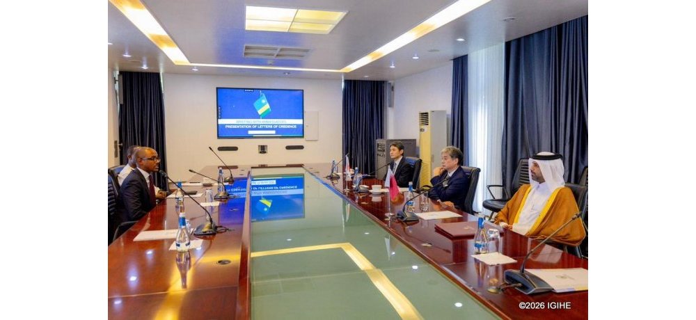 Ambasaderi wa Qatar mu Rwanda,  Mansour Ali Fahd Al Shahwani Al Hajri na Kazuya Nakajo w’u Buyapani babanje kwakirirwa muri Minisiteri y’Ububanyi n’Amahanga