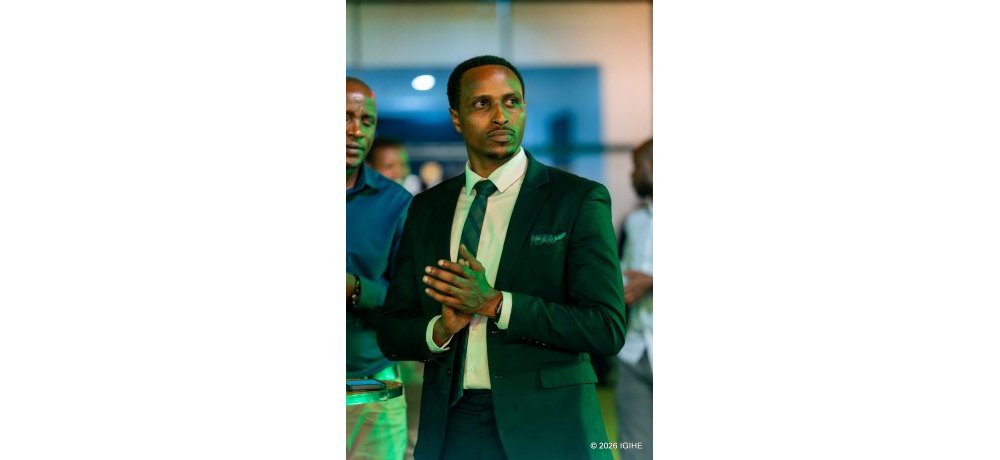 Umuyobozi ushinzwe Imiyoborere y’Umupira w’Amaguru muri Rayon Sports, Irambona Eric, yahagarariye ikipe ye muri uyu muhango