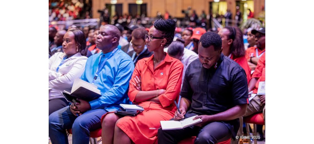 Minisitiri w’Urubyiruko n’Iterambere ry’ubuhanzi, Dr. Utumatwishima Jean Nepo Abdallah n’Umuyobozi w’Ikigo cy’Igihugu cy’Itangazamakuru, RBA, Cléophas Barore; bari mu bitabiriye iyi nama