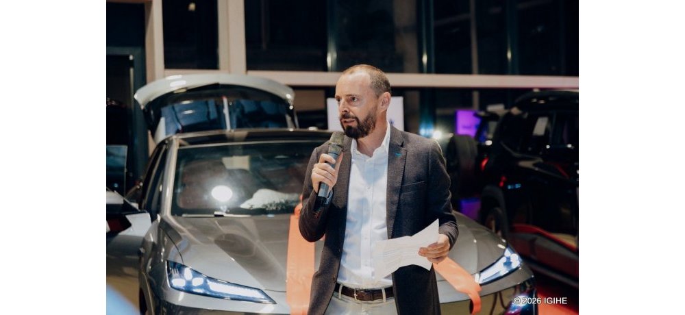 Umuyobozi Mukuru wa Rwanda Motor, Xavier Berbers, yagaragaje ko igihe cyari kigeze ngo batangire gucuruza imidoka z’amashanyarazi