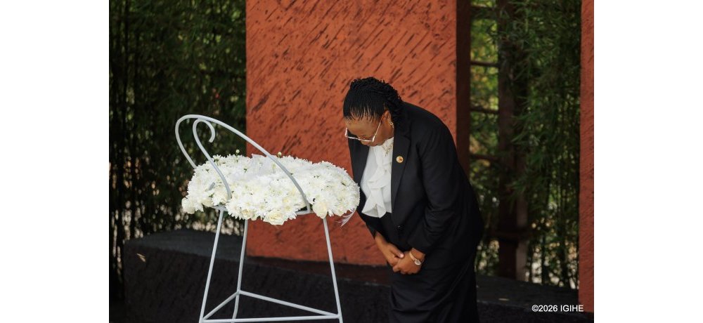 Ambasaderi wa Zimbabwe mu Rwanda, Prof. Charity Manyeruke yunamiye abishwe muri Jenoside yakorewe Abatutsi mu 1994