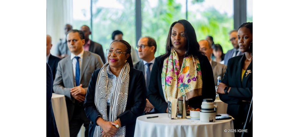 Abayobozi batandukanye n’abahagarariye ibihugu byabo mu Rwanda bari bitabiriye isinywa ry’aya masezerano