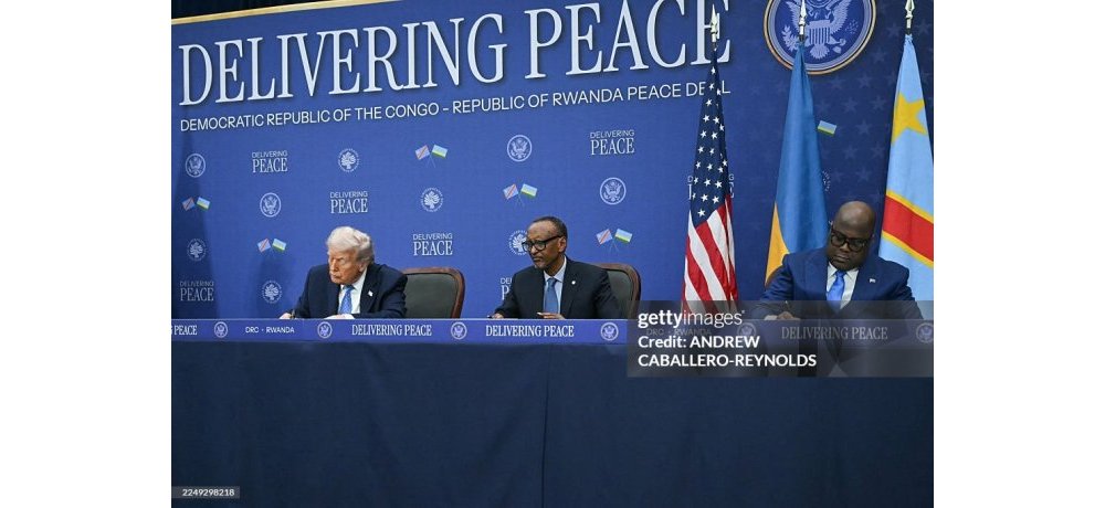 Saa 20:55 z’ijoro ku isaha yo mu Rwanda, ni bwo Trump yabwiye abakuru b’ibihugu bombi, ati “noneho twashyira umukono ku masezerano” 