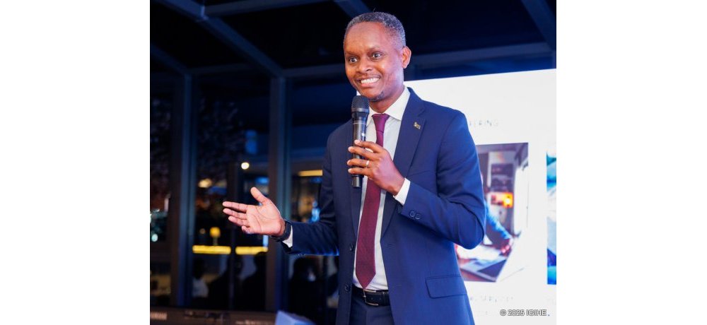 Umuyobozi ushinzwe ubucuruzi muri I&M Bank Rwanda Plc, Yves Kayihura, yavuze ko Isi y’ikoranabuhanga itagomba gusiga abakiliya babo