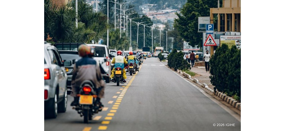N’iyo nta bisi yaba iri gutambuka, nta wemerewe gukoresha iki gice kindi cy’umuhanda mu masaha yagenwe