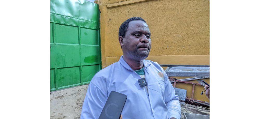 Twahirwa Corneille washinze uruganda rwenga inzoga mu mwenya, teyi na tangawizi, avuga ko yarushinze agamije gukura abantu ku nzoga zitujuje ubuziranenge