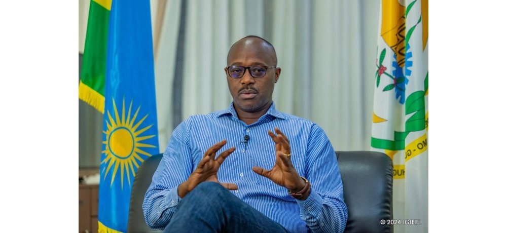 Guverineri w’Intara y’Uburasirazuba, Pudence Rubingisa, yavuze ko inkuba yakubise abantu 15 b’i Ngoma icyanda bahita bitaba Imana