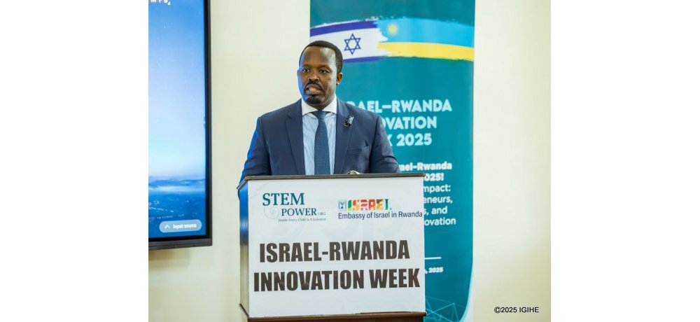 Umuyobozi wa STEMPower, Espoir Serukiza yasabye abanyeshuri kuzabyaza umusaruro ubumenyi bakomeje guhabwa 