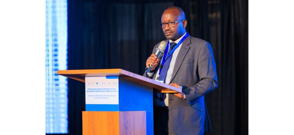 Dr. Joseph Nkurunziza yagaragaje ko muri iyi kaminuza biteguye kwifashisha ubushakashatsi mu gukemura ibibazo bikunze kugaragara mu rwego rw’ubucuruzi