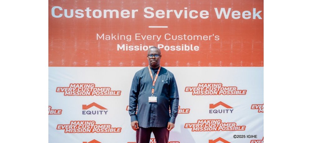  Umuyobozi w’Ishami rya Equity Bank Muhanga, Hashimweyesu Samuel, yavuze ko muri iki cyumweru bafashije abakiliya kubona amakarita ya banki adahenze