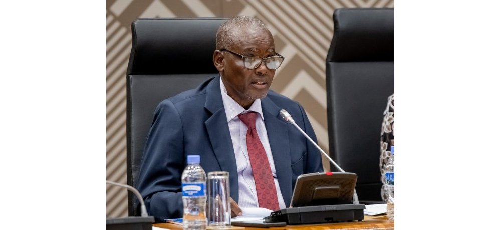 Perezida w’agateganyo w’inama y’abakomiseri muri Komisiyo y’Igihugu Ishinzwe Abakozi ba Leta, Sebagabo Muhire Barnabé, yavuze ko Leta ihenzwe no gushaka abakozi ariko ikabona abeza nta kibazo biteye