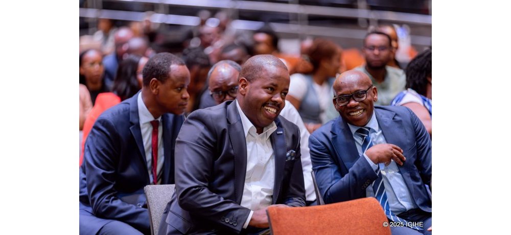Meya w’Umujyi wa Kigali, Dusengiyumva Samuel na Guverineri w’Intara y’Iburengerazuba, Ntibitura Jean Bosco baganira