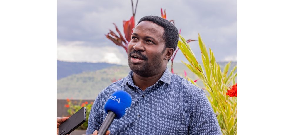 Umuyobozi wa koperative ikorera i Rulindo yitwa Muyanza Green Fresh, Rusangwanwa Patrice yavuze ko bahinga, imboga n’imbuto muri ‘greenhouse’ 53 ariko ko ari ibintu bisaba igishoro kinini gisaba kwishingirwa