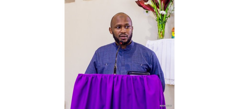 Umuyobozi w’Umuryango NPO TER, Dr. Saidi Rumanzi aganiriza abitabiriye ibikorwa byo kwibuka Abayapani baguye mu biza