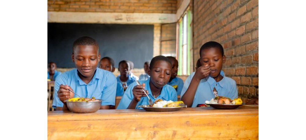 Gahunda yo kugaburira abana ku mashuri yatumye abana biga batuje 