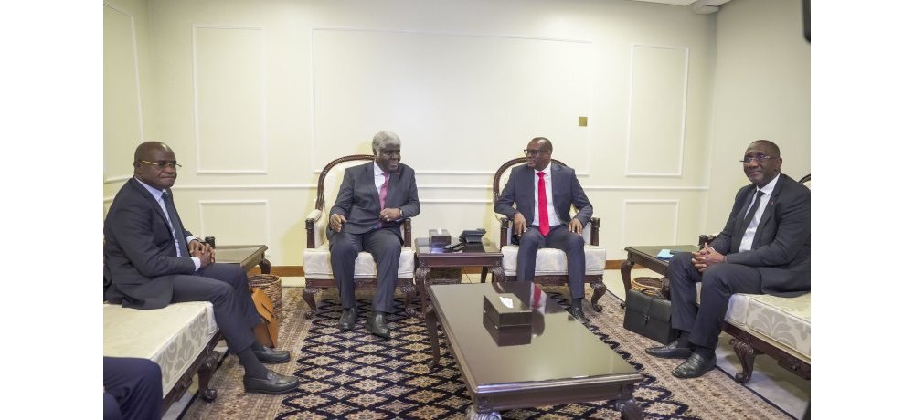Nyuma yo kuva ku Kibuga cy’Indege, Minisitiri Bizimana na Robert Beugré Mambé baganiriye