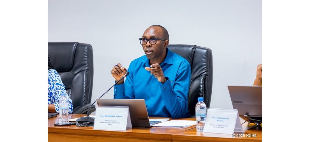 Perezida wa PAC, Muhakwa Valens, yerekanye ko hakenewe gukurikirana ibikorwa by’iyubakwa ry’umuhanda kuva imirimo igitangira
