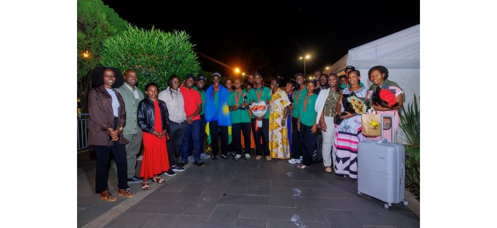 Umuyobozi wa REB yakiriye abanyeshuri begukanye iki gihembo