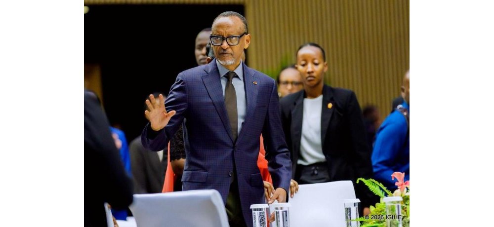 Perezida Kagame ubwo yari ageze muri Kigali Convention Centre, ahabereye aya masengesho yo gusengera igihugu