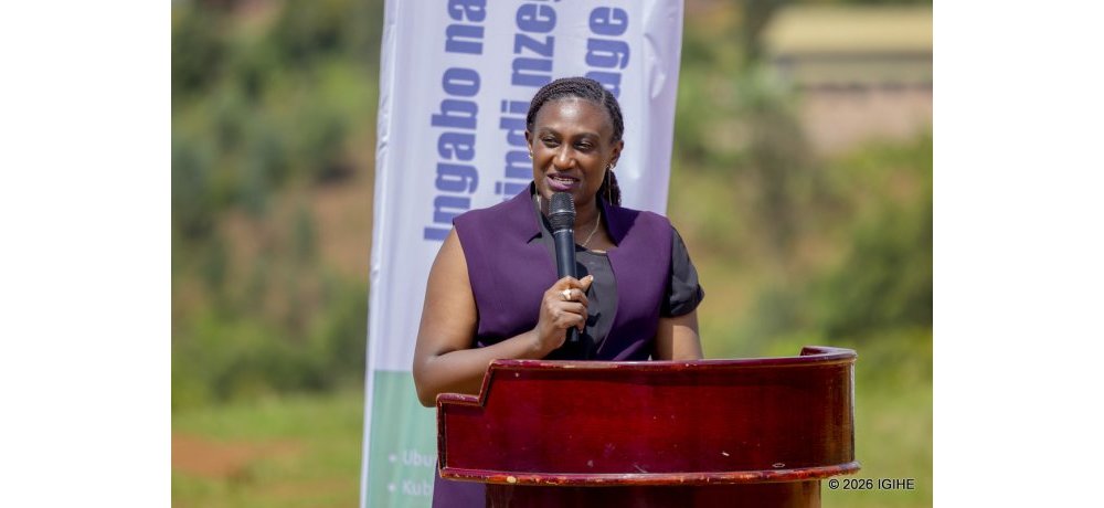 Guverineri w’Intara y’Amajyepfo, Kayitesi Alice yashimye Ingabo na Polisi by’u Rwanda zashyizeho gahunda yo gufasha abaturage mu bikorwa bihindura imibereho myiza yabo