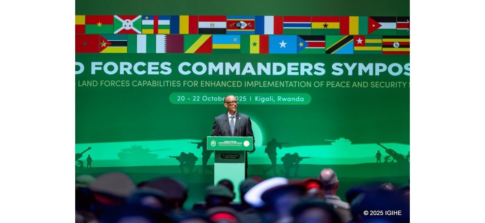 Perezida Kagame yagaragaje ko Afurika idakwiye kugira uwo yegekaho umutwaro w’umutekano wayo 