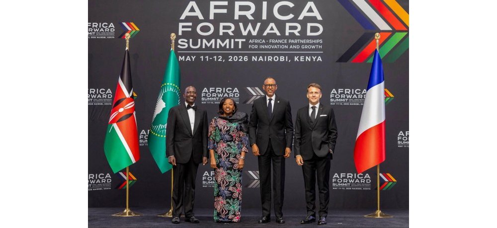 Perezida Ruto n’umugore we, bafatanye ifoto y’urwibutso na Perezida Kagame na Emmanuel Macron w’u Bufaransa