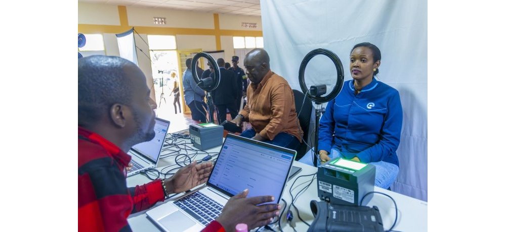 Umuyobozi Mukuru wa NIDA, Mukesha Josephine, na we yifotoreje i Kigali