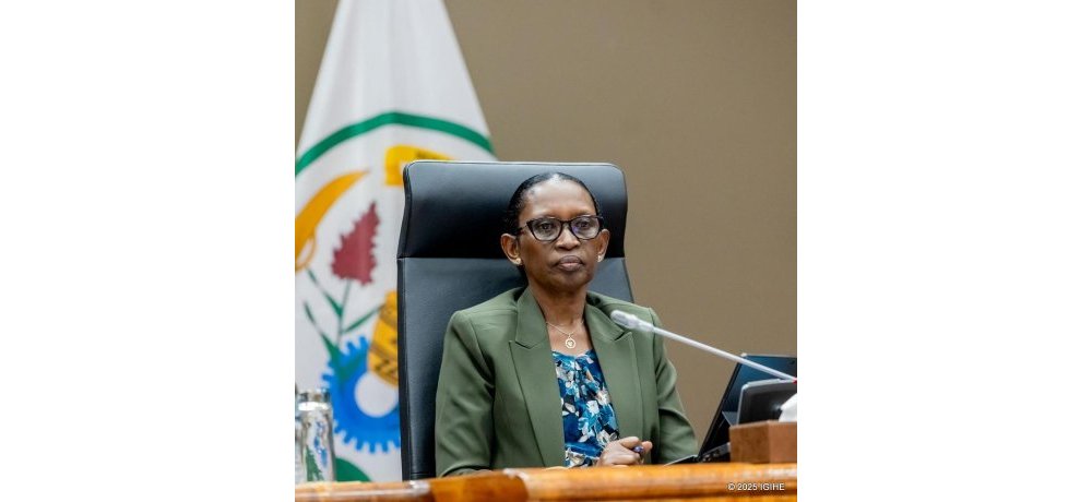 Perezida w’Umutwe w’Abadepite, Kazarwa Gerturde, ayoboye ibiganiro 