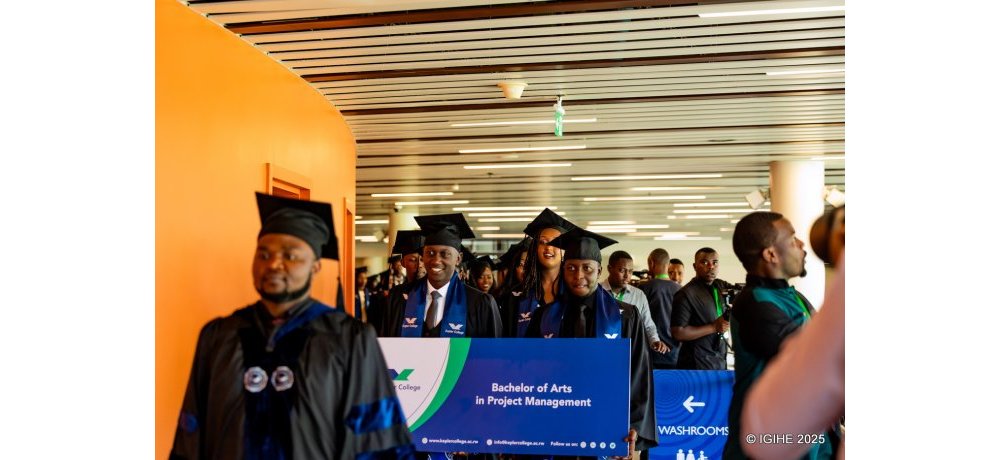 Abanyeshuri 293 bahawe impamyabumenyi basoje icyiciro cya kabiri cya kaminuza mu mashami atandukanye arimo ajyanye n’itumanaho, ubucuruzi, gucunga imishinga n’andi