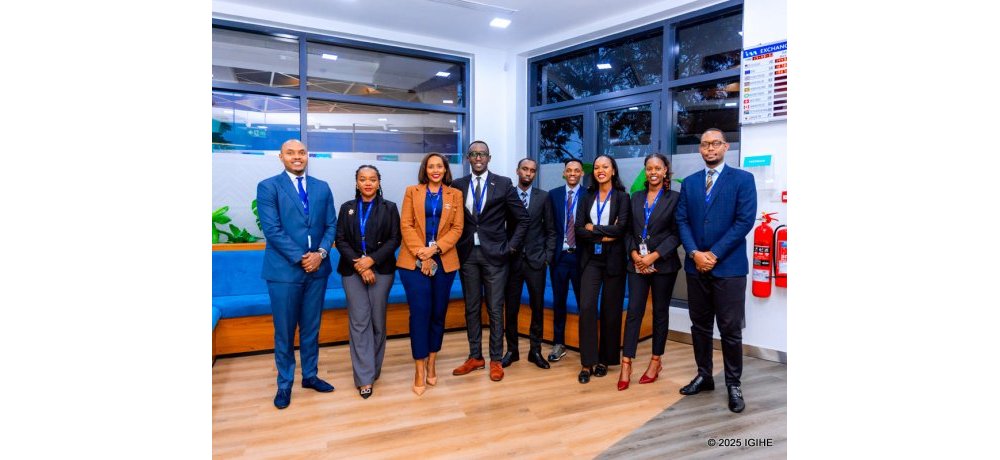 Abakozi ba I&M Bank Rwanda Plc, biteguye kugeza serivisi ku bakiliya aho baherereye