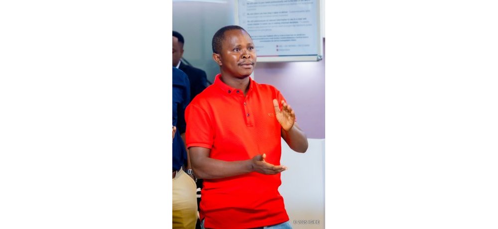 Abakiliya ba Equity Bank bagiye bashimira iyi banki ariko banagaragaza imbogamizi bahura na zo 