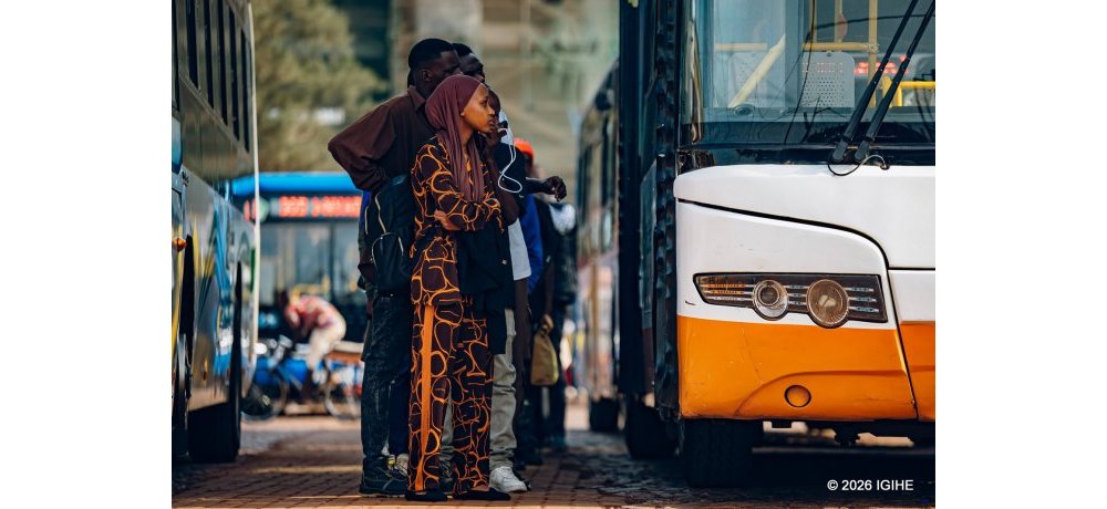 Mu bihe bitandukanye hagiye hashyirwaho amabwiriza agamije kunoza ingendo rusange muri bisi