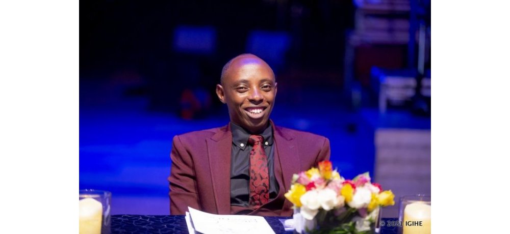 Impuguke mu by’Ubukungu, Teddy Kaberuka, yavuze ko kuzamuka kw’ibiciro bya lisansi bigira ingaruka no ku biciro bisanzwe ku masoko