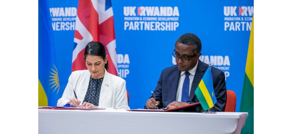 Amasezerano y’u Rwanda n’u Bwongereza ku kwakira abimukira yashyizweho umukono n’impande zombi ariko u Bwongereza buhitamo kutayubahiriza