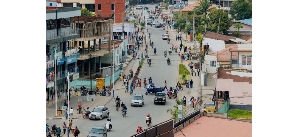 Iyo uri ku gasongero k’isoko rishya rya Gisenyi, uba ureba umujyi wose