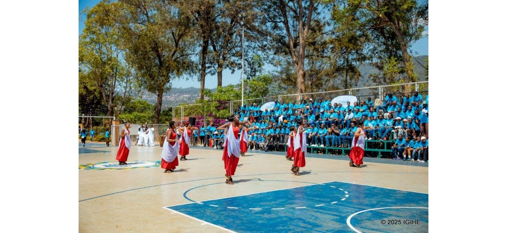 Urubyiruko rwerekanye impano zo kubyina imbyino Nyarwanda zerekana umuco Nyarwanda