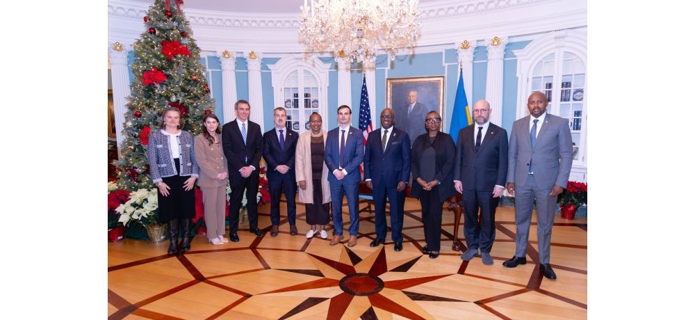 Ku ruhande rw’u Rwanda, umuhango w’isinywa ry’amasezerano witabiriwe n’abayobozi barimo Umuvugizi wa Guverinoma, Yolande Makolo; Umuyobozi Ushinzwe Ishyirwa mu bikorwa rya Gahunda mu Biro by’Umukuru w’Igihugu, Mauro De Lorenzo na Arthur Asiimwe, Umuyobozi wungirije muri Ambasade y’u Rwanda i  Washington DC