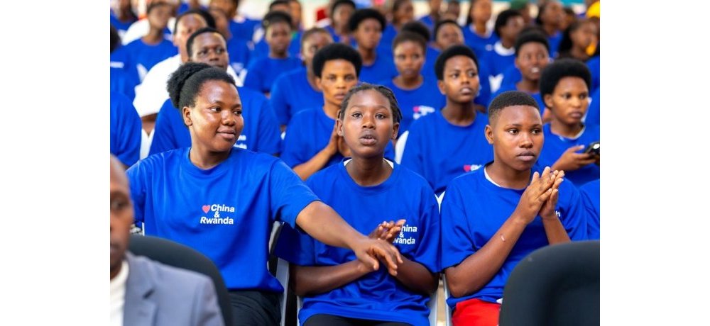 Urubyiruko rwahawe imashini zo kudoda rwagaragaje ko bigiye kurufasha kwiteza imbere
