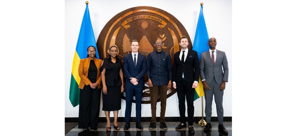 Perezida Kagame ari kumwe n’abayobozi bo muri Global Citizen no mu nzego zitandukanye zo mu Rwanda