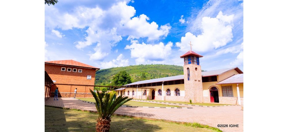 Mu Iseminari nto yo ku Rwesero mbere gato ya Jenoside yakorewe Abatutsi, hari abanyeshuri baho bafunzwe bashinjwa ko ari ibyitso