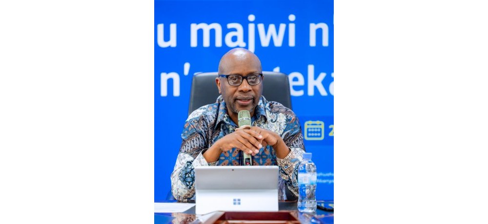 Intebe y’Inteko y’Umuco, Amb. Masozera Robert, yavuze ko kwizihiza umunsi mpuzamahanga wahariwe umurage w’amajwi n’amashusho ari umwanya mwiza wo kuzirikana no guha agaciro amateka y’u Rwanda kugira ngo akomeze kubung