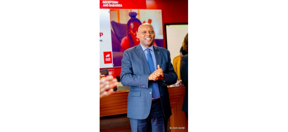 Umuyobozi Mukuru wa Equity Bank Rwanda Plc, Namara Hannington, yavuze ko uku ari ukwezi ko kumva ibibazo by’abakiliya bigashakirwa ibisubizo