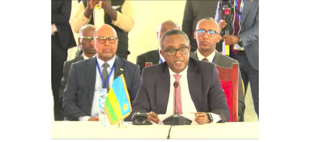 Minisitiri w’Umutekano Imbere mu Gihugu, Dr. Vincent Biruta, yavuze ko umutekano mu Karere udashoboka mu gihe FDLR itarasenywa